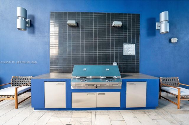 1300 Brickell Bay Dr 706, Miami, FL 33131