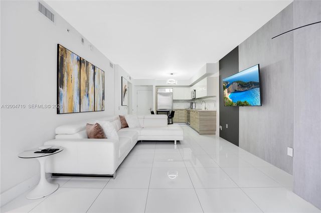 1300 Brickell Bay Dr 706, Miami, FL 33131