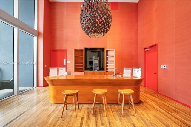 1300 Brickell Bay Dr 706, Miami, FL 33131