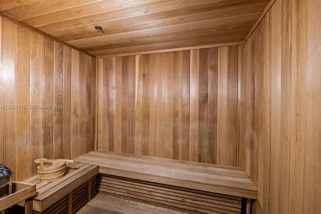 1300 Brickell Bay Dr 706, Miami, FL 33131