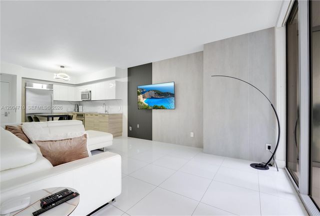 1300 Brickell Bay Dr 706, Miami, FL 33131