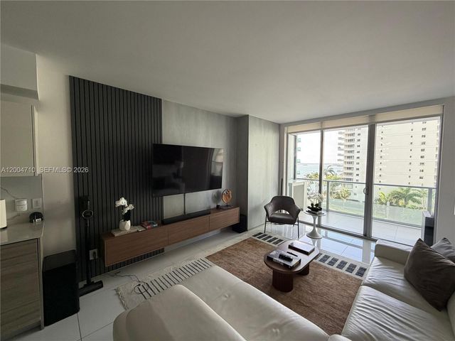 1300 Brickell Bay Dr 706, Miami, FL 33131