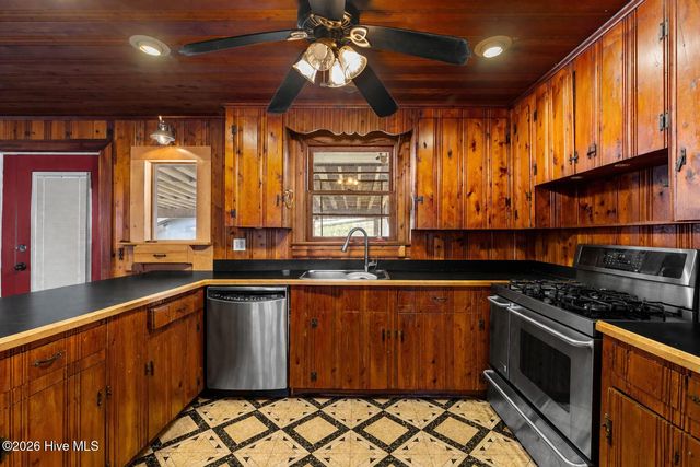 325 Bartlett Road, Warsaw, NC 28398