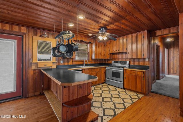 325 Bartlett Road, Warsaw, NC 28398