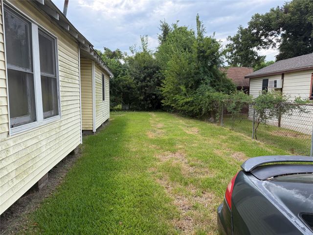 6211 Los Angeles Street, Houston, TX 77026
