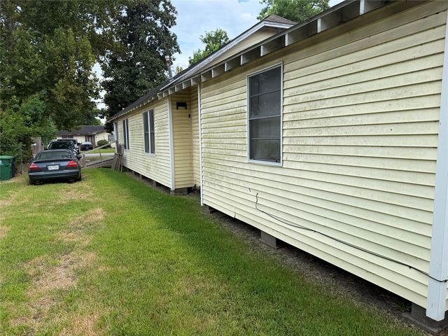 6211 Los Angeles Street, Houston, TX 77026