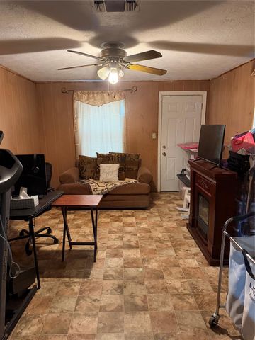 6211 Los Angeles Street, Houston, TX 77026