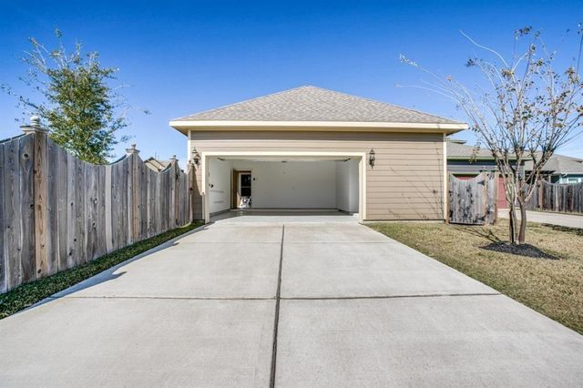 18423 Blue Hollow Heights Drive, Cypress, TX 77433