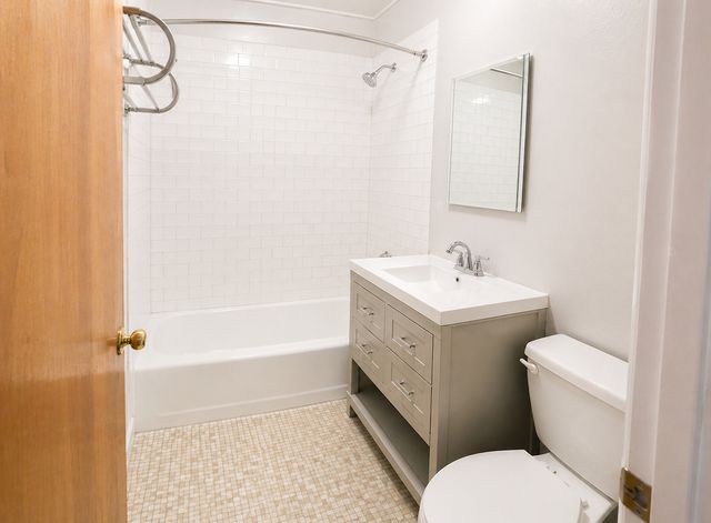 214 S Oak Park Avenue 4, Oak Park, IL 60302