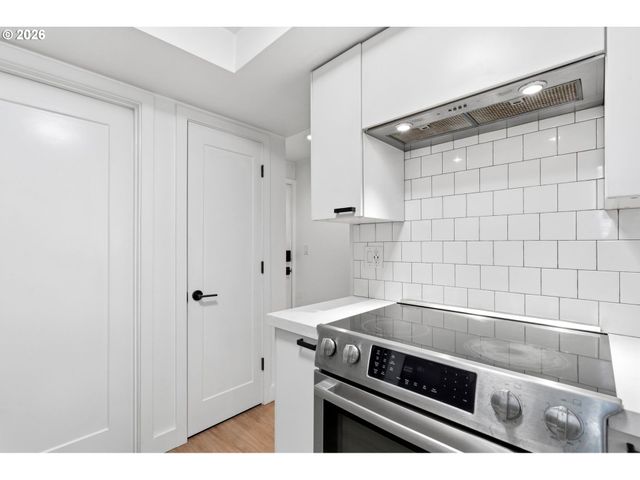 11742 Sw BOONES BEND Dr, Beaverton, OR 97008