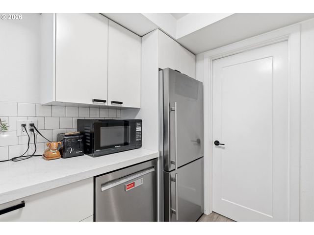 11742 Sw BOONES BEND Dr, Beaverton, OR 97008