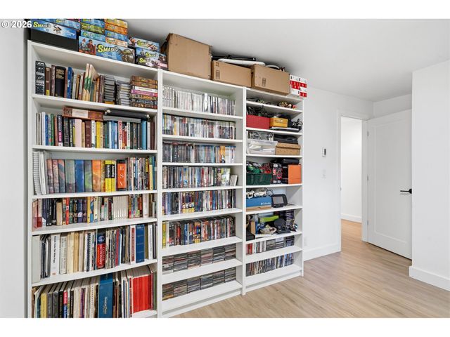 11742 Sw BOONES BEND Dr, Beaverton, OR 97008