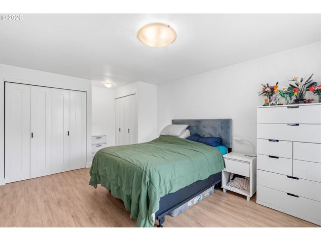 11742 Sw BOONES BEND Dr, Beaverton, OR 97008