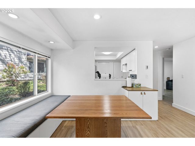 11742 Sw BOONES BEND Dr, Beaverton, OR 97008