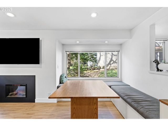 11742 Sw BOONES BEND Dr, Beaverton, OR 97008