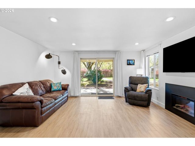 11742 Sw BOONES BEND Dr, Beaverton, OR 97008