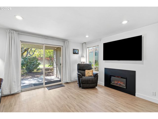 11742 Sw BOONES BEND Dr, Beaverton, OR 97008