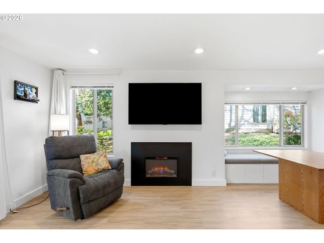 11742 Sw BOONES BEND Dr, Beaverton, OR 97008