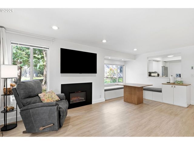 11742 Sw BOONES BEND Dr, Beaverton, OR 97008