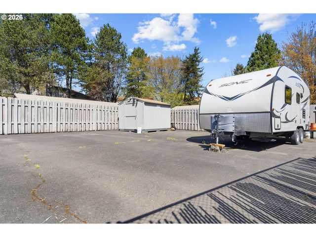 11742 Sw BOONES BEND Dr, Beaverton, OR 97008