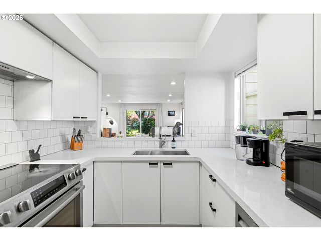 11742 Sw BOONES BEND Dr, Beaverton, OR 97008