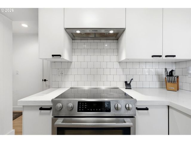 11742 Sw BOONES BEND Dr, Beaverton, OR 97008