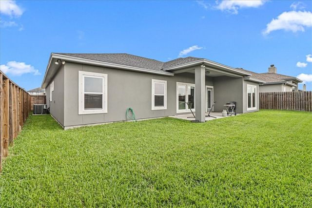 7958 Snake River Dr, Corpus Christi, TX 78414