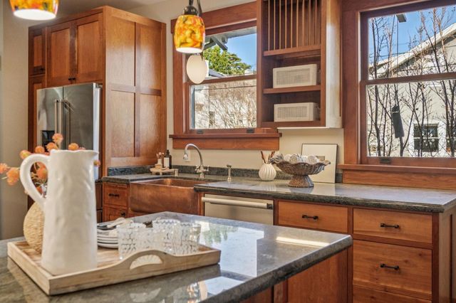 3833 3833 Lakeshore Ave, Oakland, CA 94610