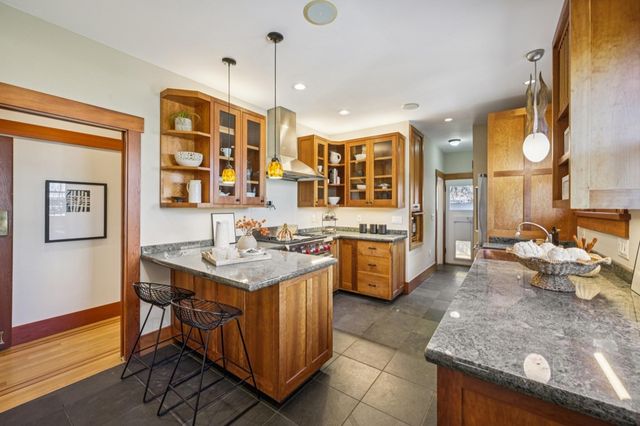 3833 3833 Lakeshore Ave, Oakland, CA 94610