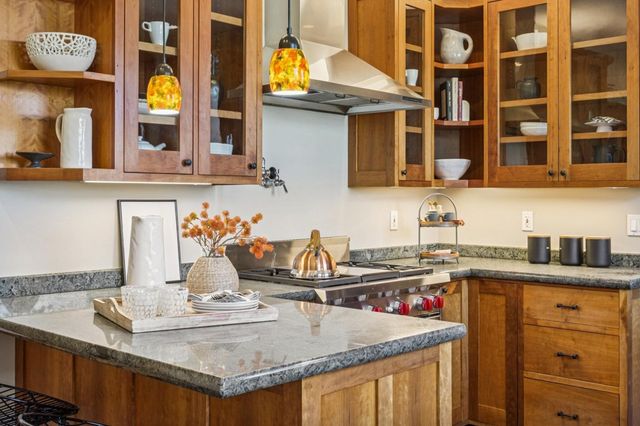 3833 3833 Lakeshore Ave, Oakland, CA 94610