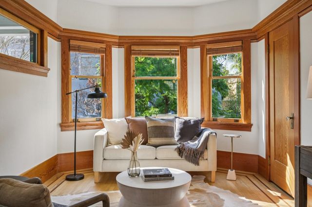 3833 3833 Lakeshore Ave, Oakland, CA 94610