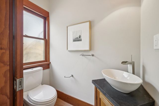 3833 3833 Lakeshore Ave, Oakland, CA 94610