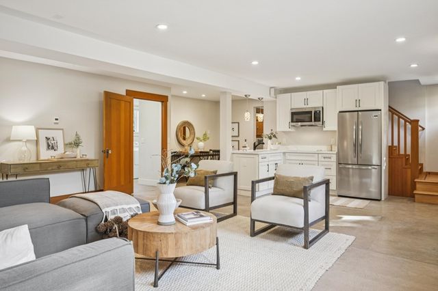 3833 3833 Lakeshore Ave, Oakland, CA 94610