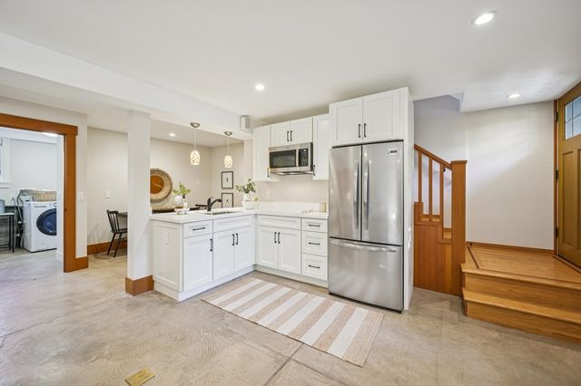 3833 3833 Lakeshore Ave, Oakland, CA 94610