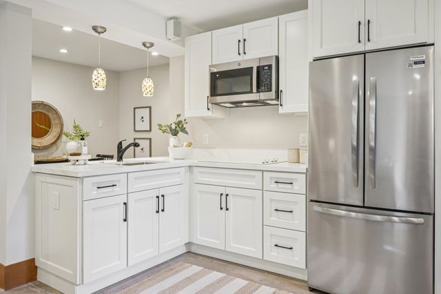 3833 3833 Lakeshore Ave, Oakland, CA 94610