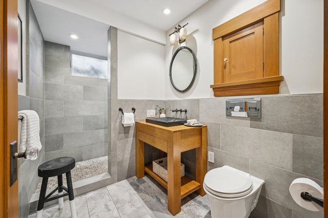 3833 3833 Lakeshore Ave, Oakland, CA 94610