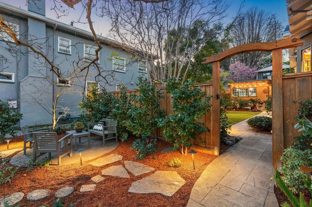 3833 3833 Lakeshore Ave, Oakland, CA 94610