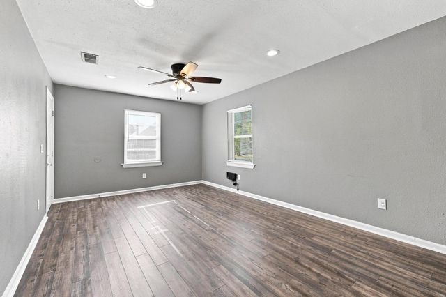 915 N Throckmorton Street, Sherman, TX 75090