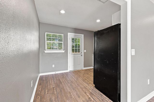 915 N Throckmorton Street, Sherman, TX 75090