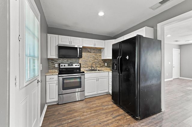 915 N Throckmorton Street, Sherman, TX 75090