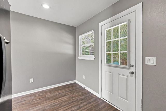 915 N Throckmorton Street, Sherman, TX 75090
