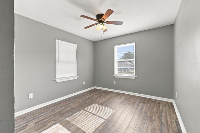 915 N Throckmorton Street, Sherman, TX 75090