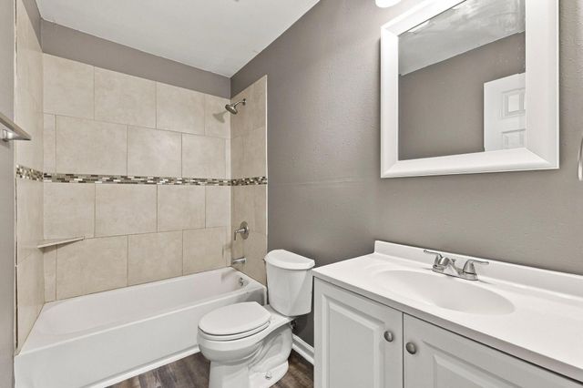 915 N Throckmorton Street, Sherman, TX 75090
