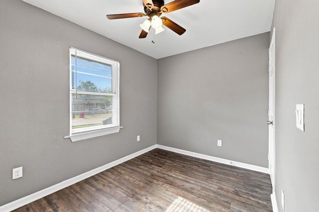 915 N Throckmorton Street, Sherman, TX 75090