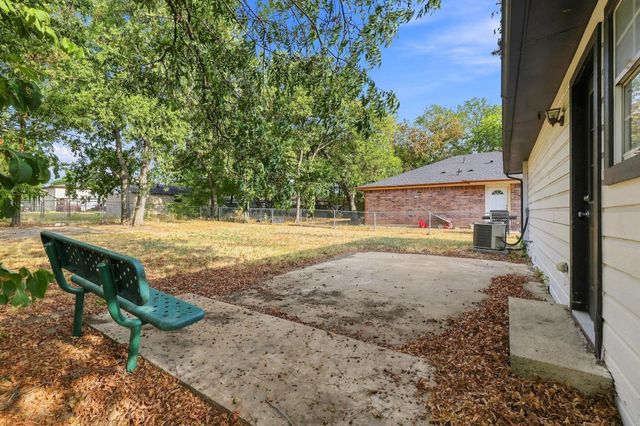 915 N Throckmorton Street, Sherman, TX 75090