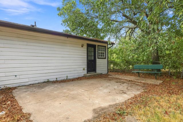 915 N Throckmorton Street, Sherman, TX 75090