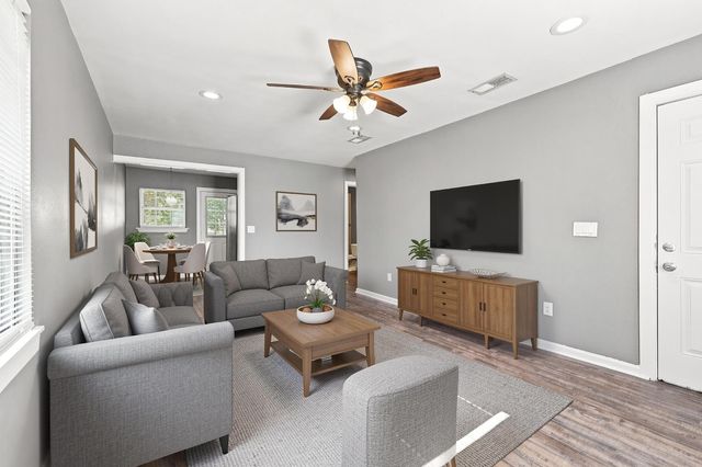 915 N Throckmorton Street, Sherman, TX 75090