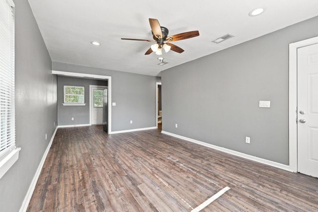 915 N Throckmorton Street, Sherman, TX 75090