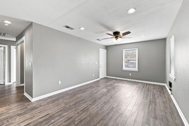 915 N Throckmorton Street, Sherman, TX 75090