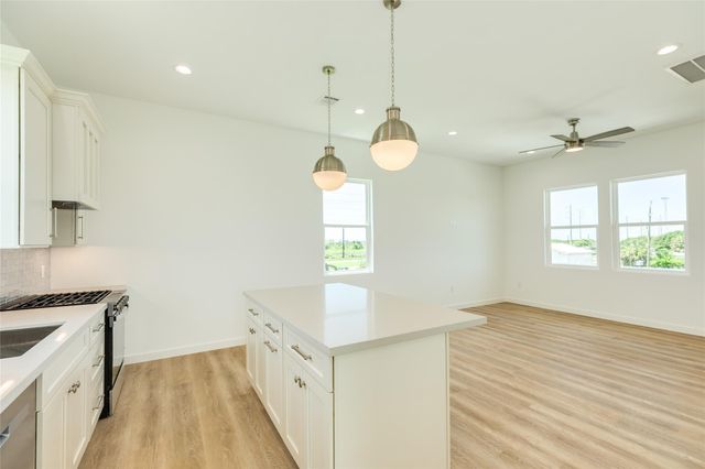 3611 W Jean St, Galveston, TX 77554